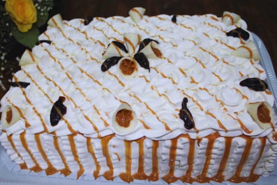 Bolo de Ameixa com Chantilly