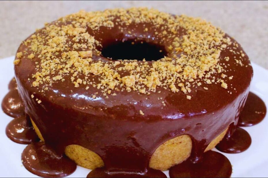 Bolo de Amendoim com Cobertura de Brigadeiro