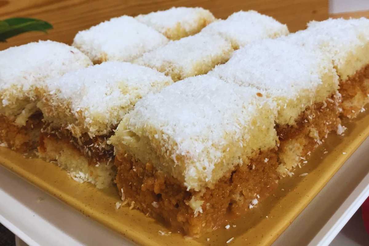 Bolo de Doce de Leite com Coco