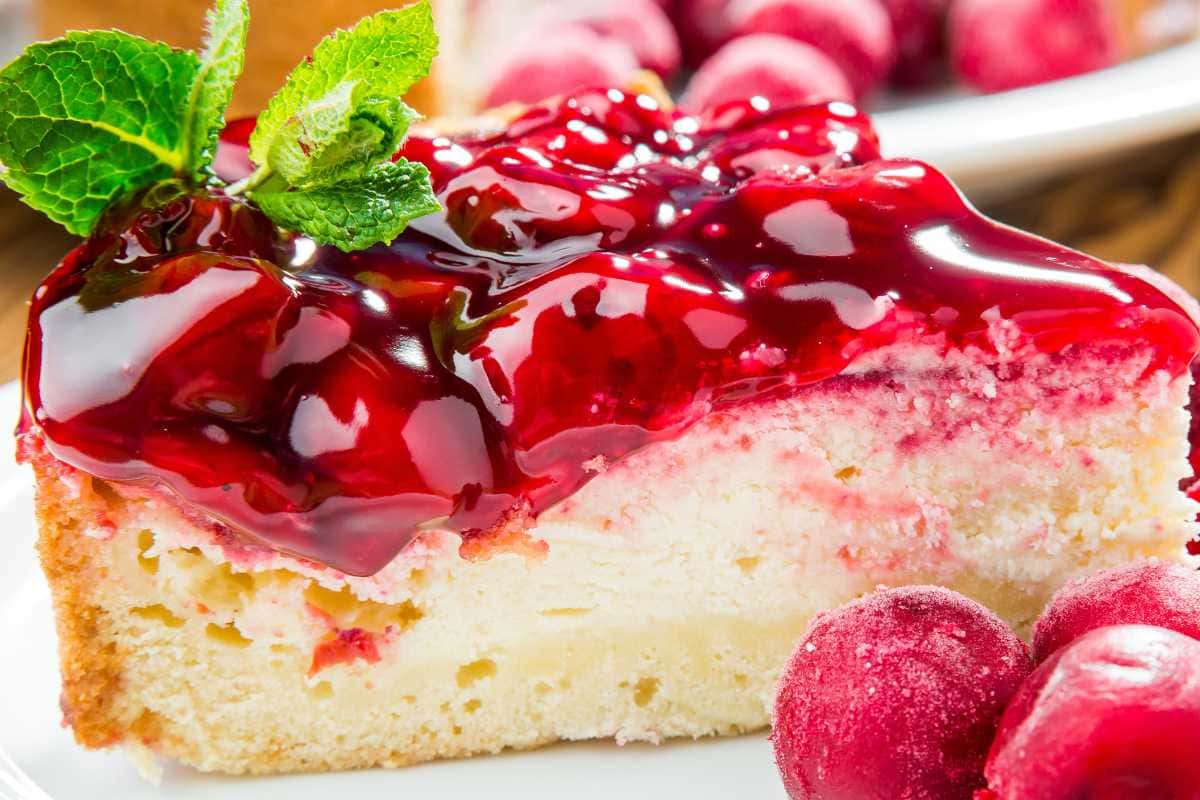 Bolo de Iogurte com Frutas Vermelhas