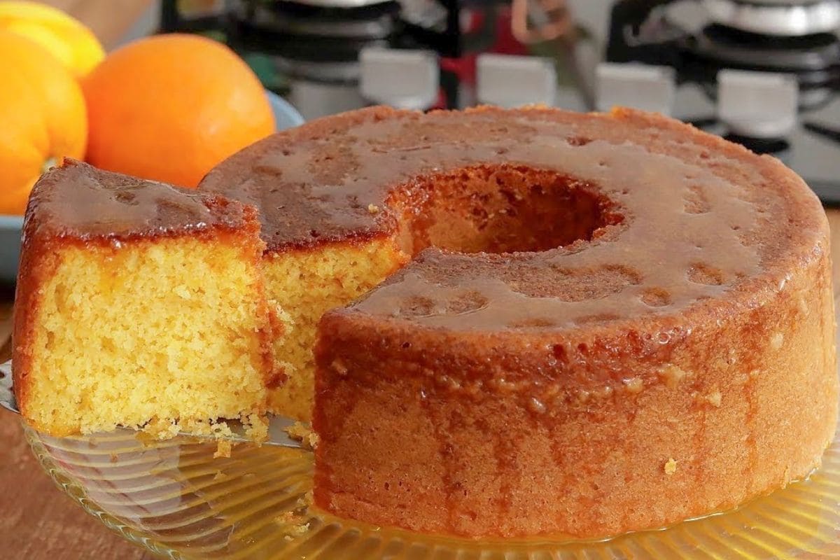 Bolo de Laranja com Calda de Laranja