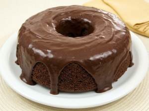 Bolo de Chocolate com Cobertura Cremosa